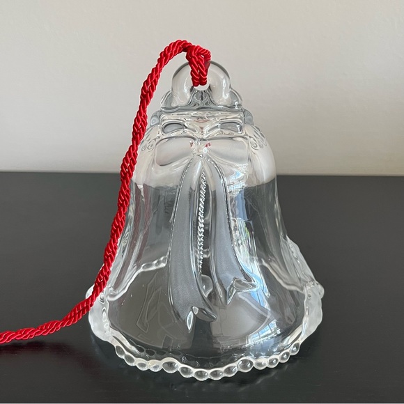 Vintage Mikasa Christmas Bell Clear Glass Frosted Holly Bows 4.5 In - Picture 3 of 6